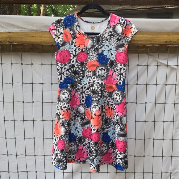 Total Girl•XL 16•above knee•dress•Cambodia - Picture 3 of 8